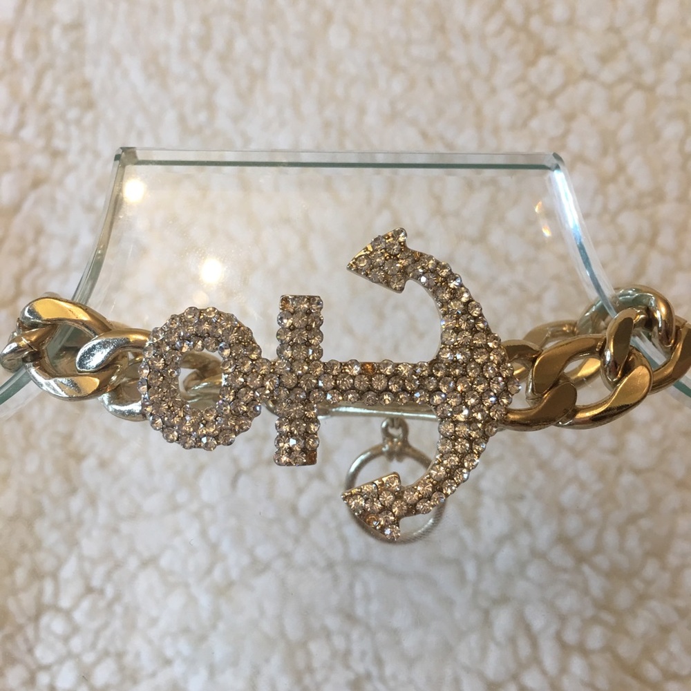 Anchor bracelet